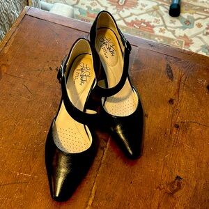 Life Stride Soft System Black Heels, size 7M